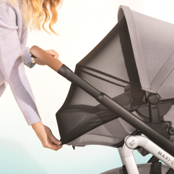 Maxi-Cosi Lila Pram integrated nap keeper provides additional shade and protection from weather and visitors